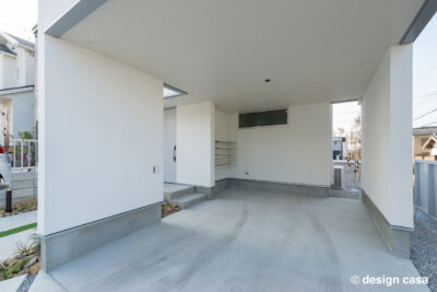 design casa での新築住宅施工例｜屋根付きのガレージ