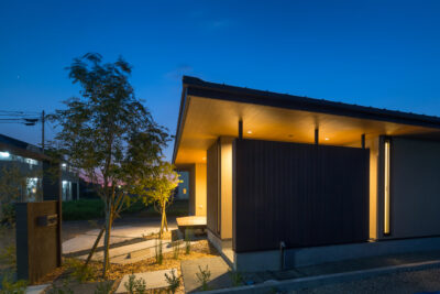 長崎県で建てる注文住宅の平屋casa piatto の外観ライトアップ