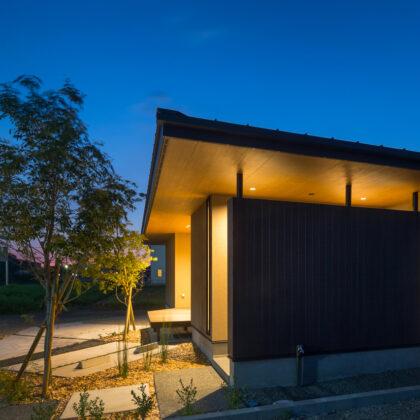 長崎県で建てる注文住宅の平屋casa piatto の外観ライトアップ