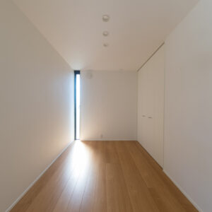 長崎県で建てる注文住宅の平屋casa piatto の居室スリット窓